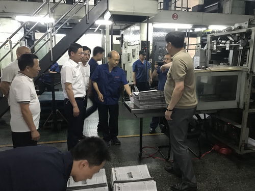 筑牢安全防線(xiàn) 確保兩會(huì)出版——姜協(xié)軍、鄒繼紅赴印廠一線(xiàn)檢查指導(dǎo)工作